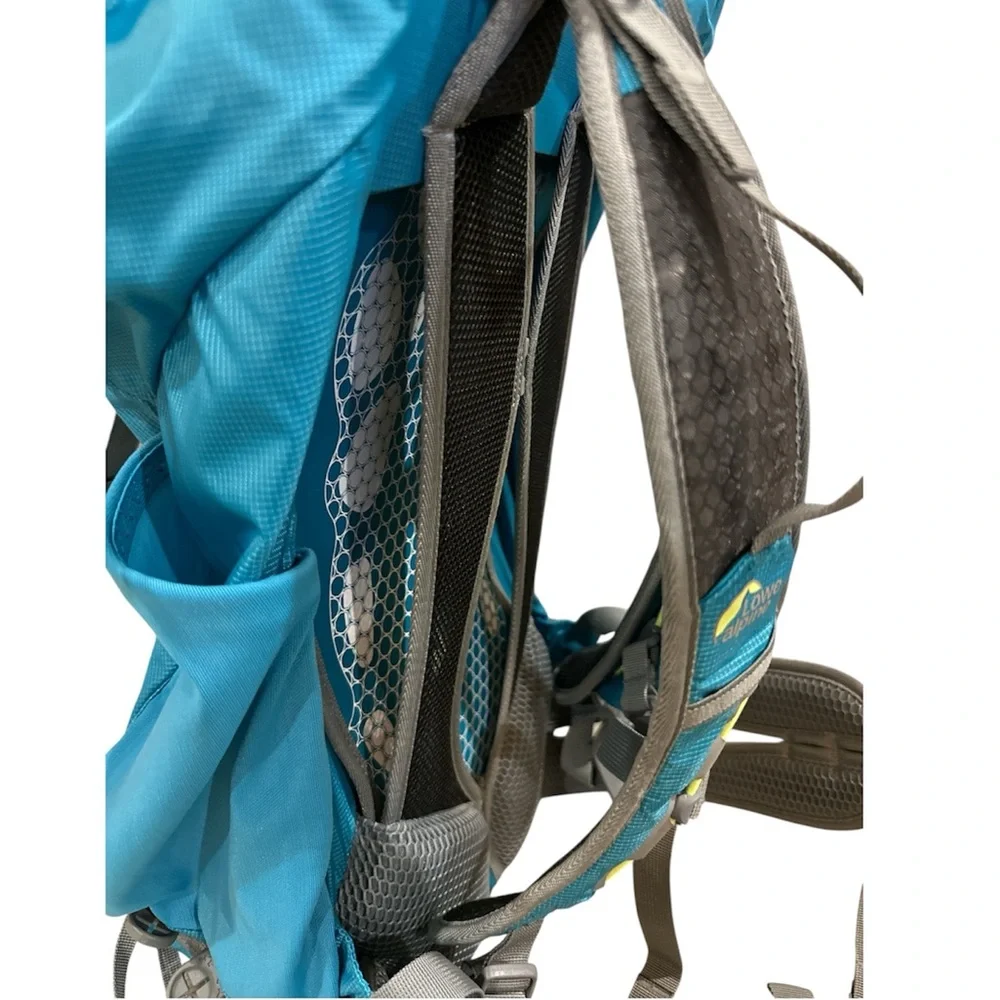 Lowe Alpine airzone ND32 Backpack great for skiing or snowboarding. Day hiking.